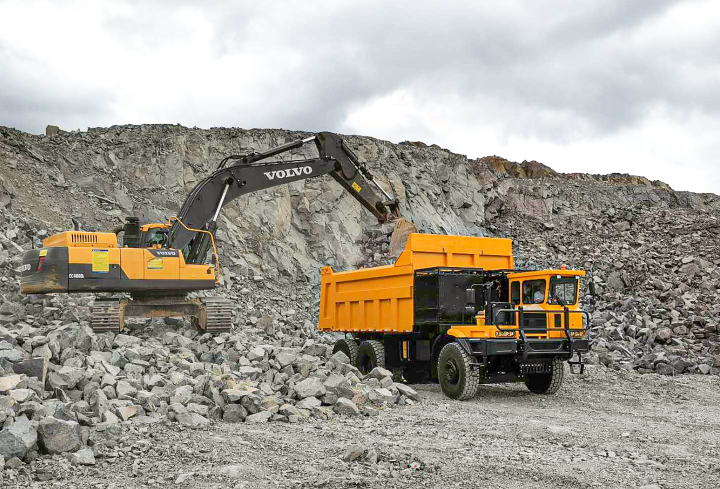 市场就位 多地掀起换电重卡热，新能源汽车前景可期