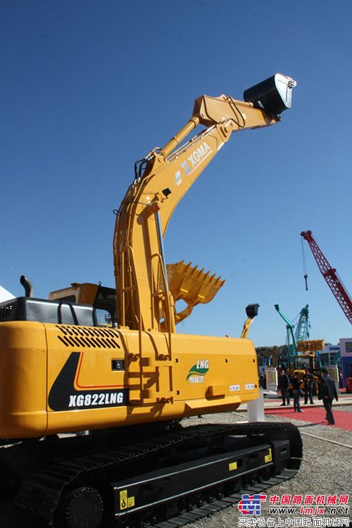 厦工全系列产品惊艳亮相BICES 2013，引领工程机械技术研发新浪潮